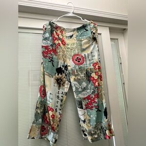 Artistic Floral Women's Cropped Pants